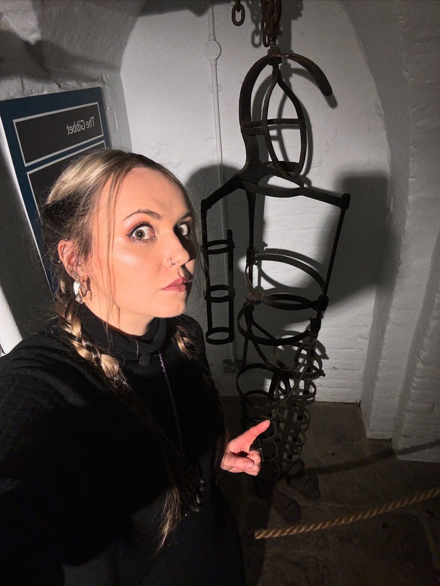 BurialsBeyond's tweet image. Tune in to Weird Britain on BLAZE at 9pm tonight to see yours truly unearthing the grim history of Nottingham’s National Justice Museum; capital punishment, questionable judges and even a collapsing courtroom!