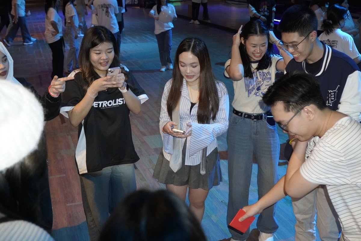 bpreneurr's tweet photo. SIAPA SIH YANG GAK TAHU SQUID GAMES⁉️

BWP juga menghadirkan rangkaian games yang tentunya sangat seru  dan unik, yang gak akan kalian temukan di acara lain nihh. Mulai dari permainan Squid Games, seperti Red Light Green Light, Ddakji, hingga rangkaian games MrBeast loh https://t.co/nphgSxAVWf