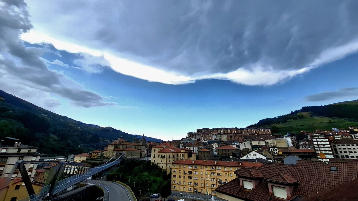 La única tormenta de hoy está en Cangas del Narcea.
