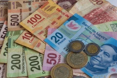 El peso mexicano se debilita frente al dólar tras nuevos conflictos en Medio Oriente

Mas información: cadenapolitica.com/2025/06/17/el-…