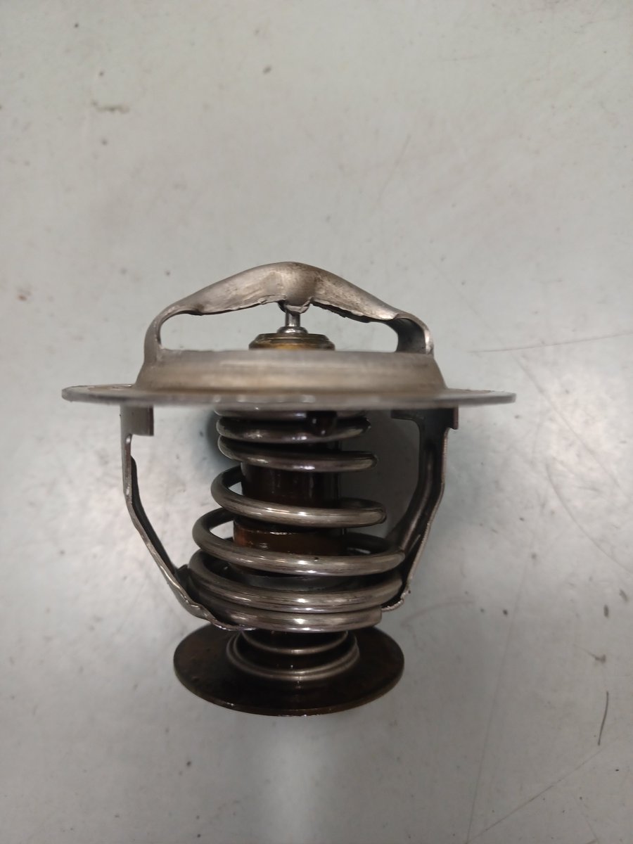 AdvantageAutom3's tweet image. The Thermostat regulates the Coolant flow into the Heater Core. The Heater core allows heat to warm the Cabin. A Failed Thermostat will cause Antifreeze not to leave the Engine. This will cause low Coolant levels in the Radiator. A Failing Thermostat may cause Overheating or A/C.