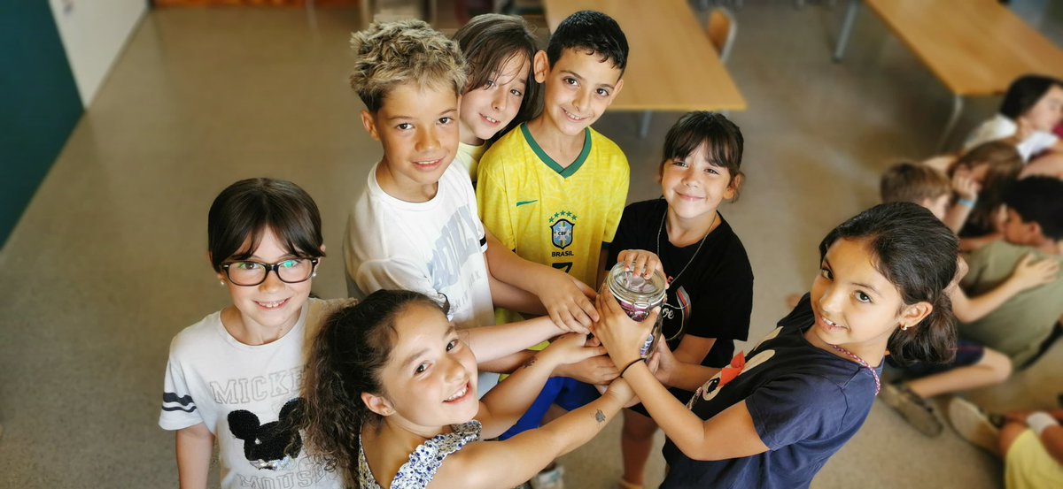 En un món accelerat, aturar-nos per celebrar els canvis és un acte de resistència amorosa. A l’escola, els rituals de pas donen sentit al créixer: acomiadem una etapa amb alegria i obrim la porta a noves aventures. 🌱✨ #RitualsDePas #CréixerAmbSentit
