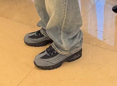 COMING SOON: Levi's x Nike Collection 👀

🗓️ Summer 2025