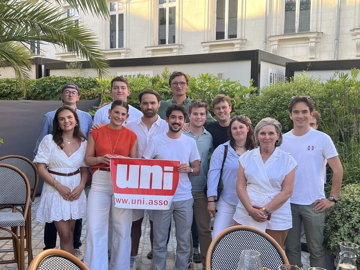 Hier soir nos militants et sympathisants ce sont réunis pour la soirée de fin d’année ! 

Rendez-vous en septembre pour continuer le combat pour nos valeurs !