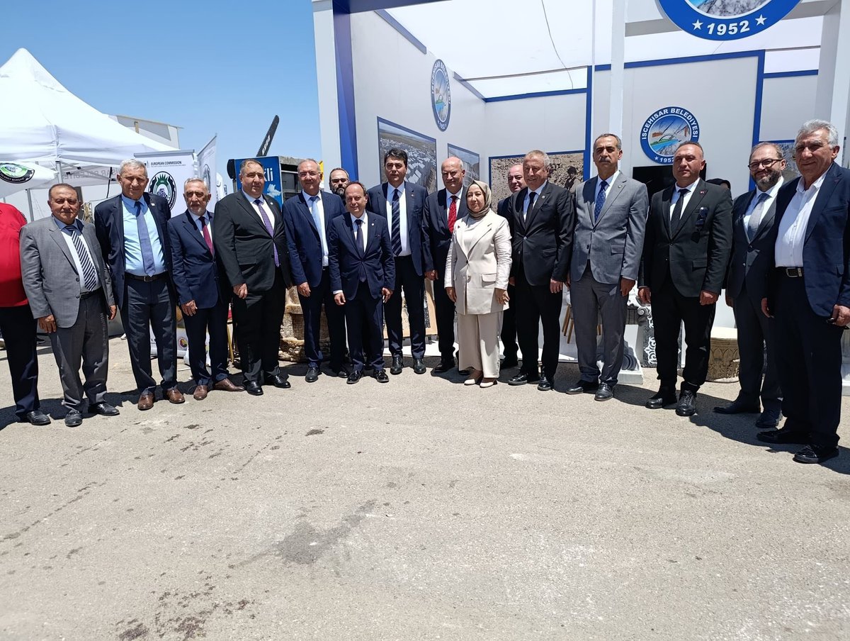 I. Afyonkarahisar Mermer Blok Fuarı’nın açılışına katıldık.

Kadim dönemden buyana önemli bir mermer üretim merkezi olan İscehisar/Afyonkarahisar’da yapılan fuarın hayırlı ve bereketli olmasını diliyorum.

Uluslararası ölçekte bir fuar organizasyonu için Afyonkarahisar Valiliği,