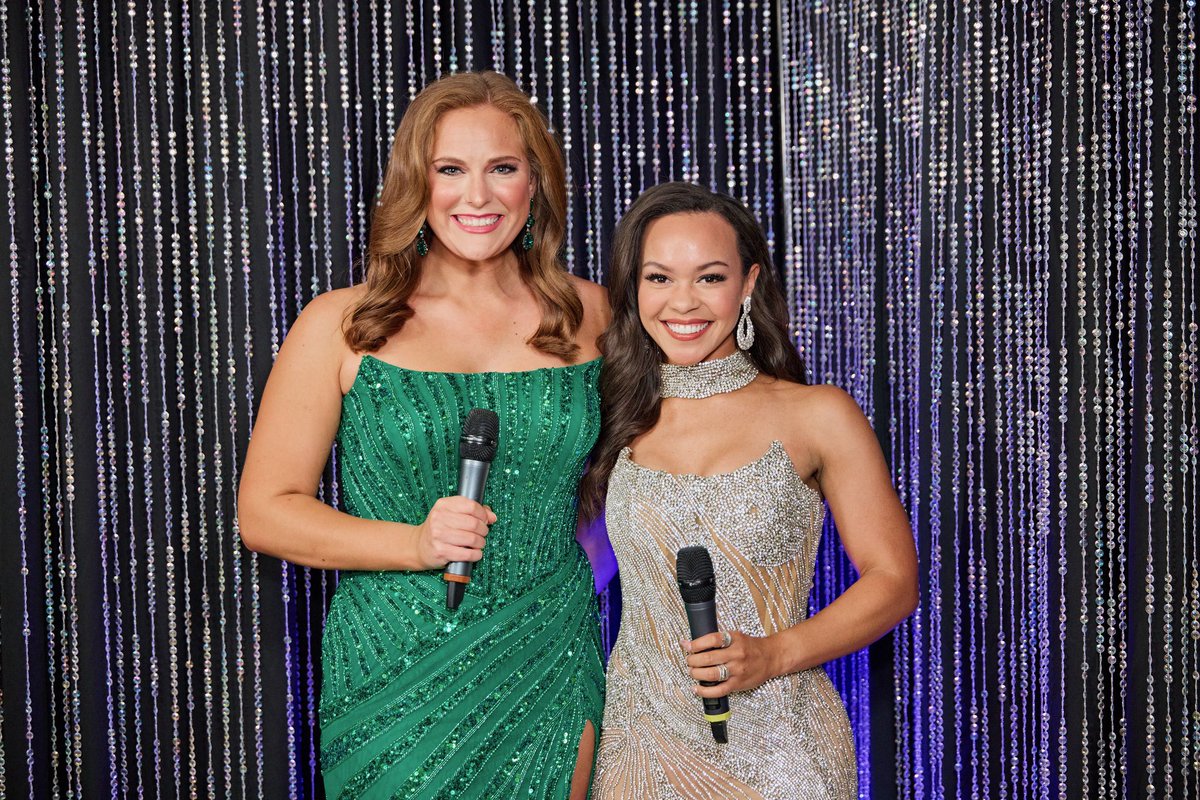 CarolineWDerby's tweet image. A fabulous night backstage at Miss Arkansas on @KARK4News! Congratulations to our new Miss Arkansas, my friend, Kennedy Holland! 💖 & special thanks to Matthew Sewell for the great pics! ✨