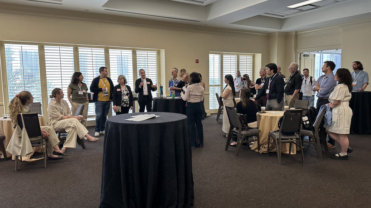 ISAJE_Addiction's tweet image. Thank you to everyone who came to the first ISAJE Meet the Editors networking session at #CPDD2025. It’s such a pleasure to meet new friends and talk about publishing #addiction science. Many thanks to @CPDDorg for supporting this event! Let’s do it again in Portland?? :)