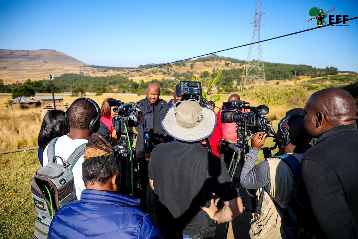Economic Freedom Fighters (@effsouthafrica) on Twitter photo ♦️In Pictures♦️
The EFF Secretary General, <a href="/DlaminiMarshall/">Marshall Dlamini</a>, addressing members of the media during the family visits.
As the EFF, we will respect and support any decision taken by the families during this difficult time. ♦️In Pictures♦️
The EFF Secretary General, <a href="/DlaminiMarshall/">Marshall Dlamini</a>, addressing members of the media during the family visits.
As the EFF, we will respect and support any decision taken by the families during this difficult time.