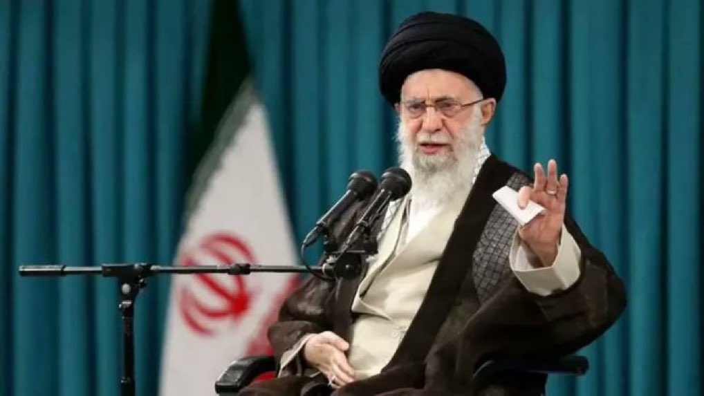 İran 50 yıldır ambargo nedeniyle gelişmek yerine geriye gitmiş. Teknolojisi olmadığı için birde nükleer silah üretmeye çalıştığı için savaşta kaybeden taraf oldu. Türkiye’nin komşu ülkelerinde savaşlar var. Yapılan hatalar Türkiye’ye de doğrudan zarar veriyor !