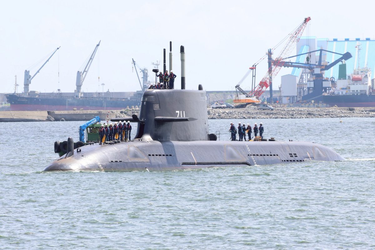 SS-711海鯤艦2025年6月17日第一次出海測試(SAT)完成順利返回高雄港-高雄港二港口鏡頭君(PM：1414影像) 配樂：望春風
youtu.be/0_Ywb7hchB4
