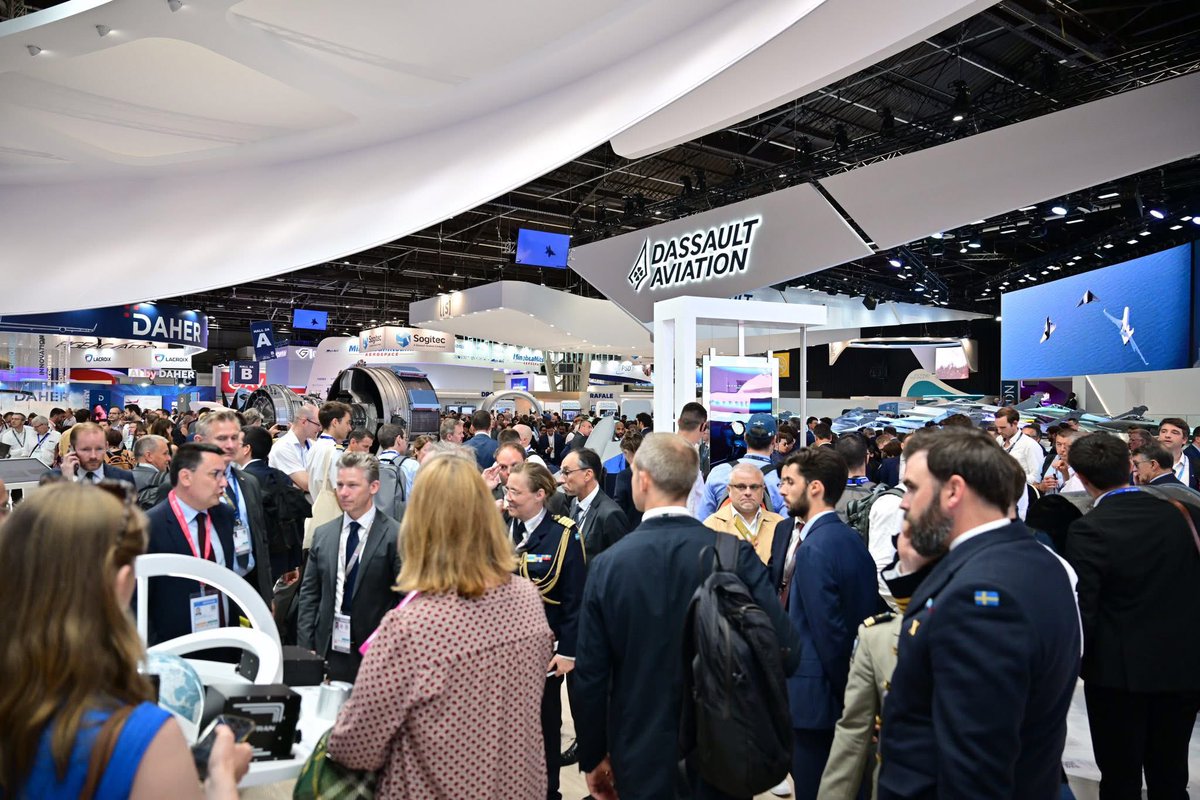 Pirro Vengu (@pvengu) on Twitter photo The revival of our domestic military industry, the acquisition of dual-use equipment and systems and the training of our personnel in their upgraded versions constitute three pillars of the modernization of our Armed Forces 🇦🇱 ⚔️ Great set of meetings <a href="/salondubourget/">Paris Air Show</a> with The revival of our domestic military industry, the acquisition of dual-use equipment and systems and the training of our personnel in their upgraded versions constitute three pillars of the modernization of our Armed Forces 🇦🇱 ⚔️ Great set of meetings <a href="/salondubourget/">Paris Air Show</a> with