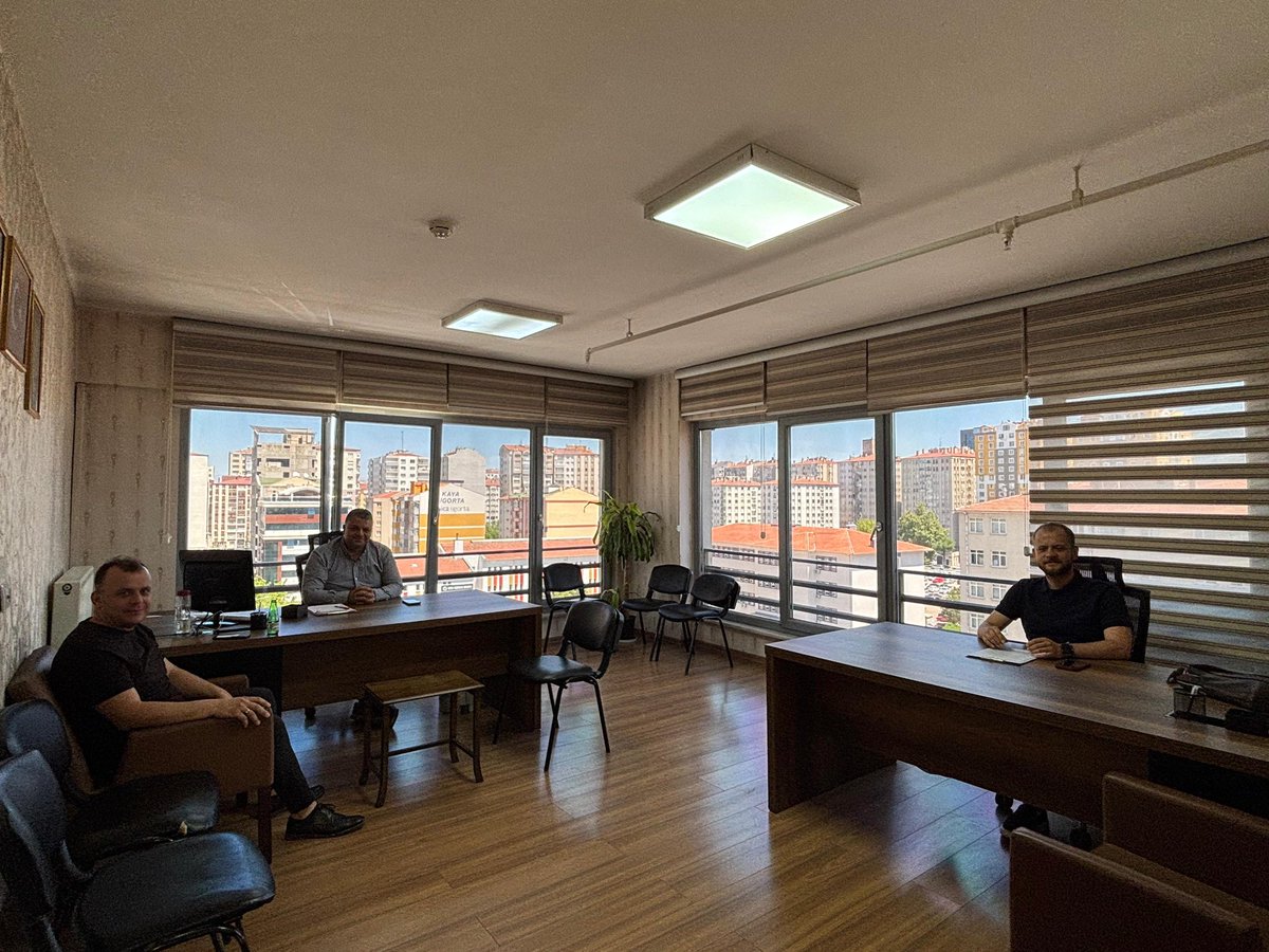 İl Başkan Yardımcılarımız Fatih Arpacıktaş ve Özgür Özuzun Nöbetçi Başkan uygulamamız kapsamında İl Başkanlığımıza gelen misafirlerimizi ağırladı.