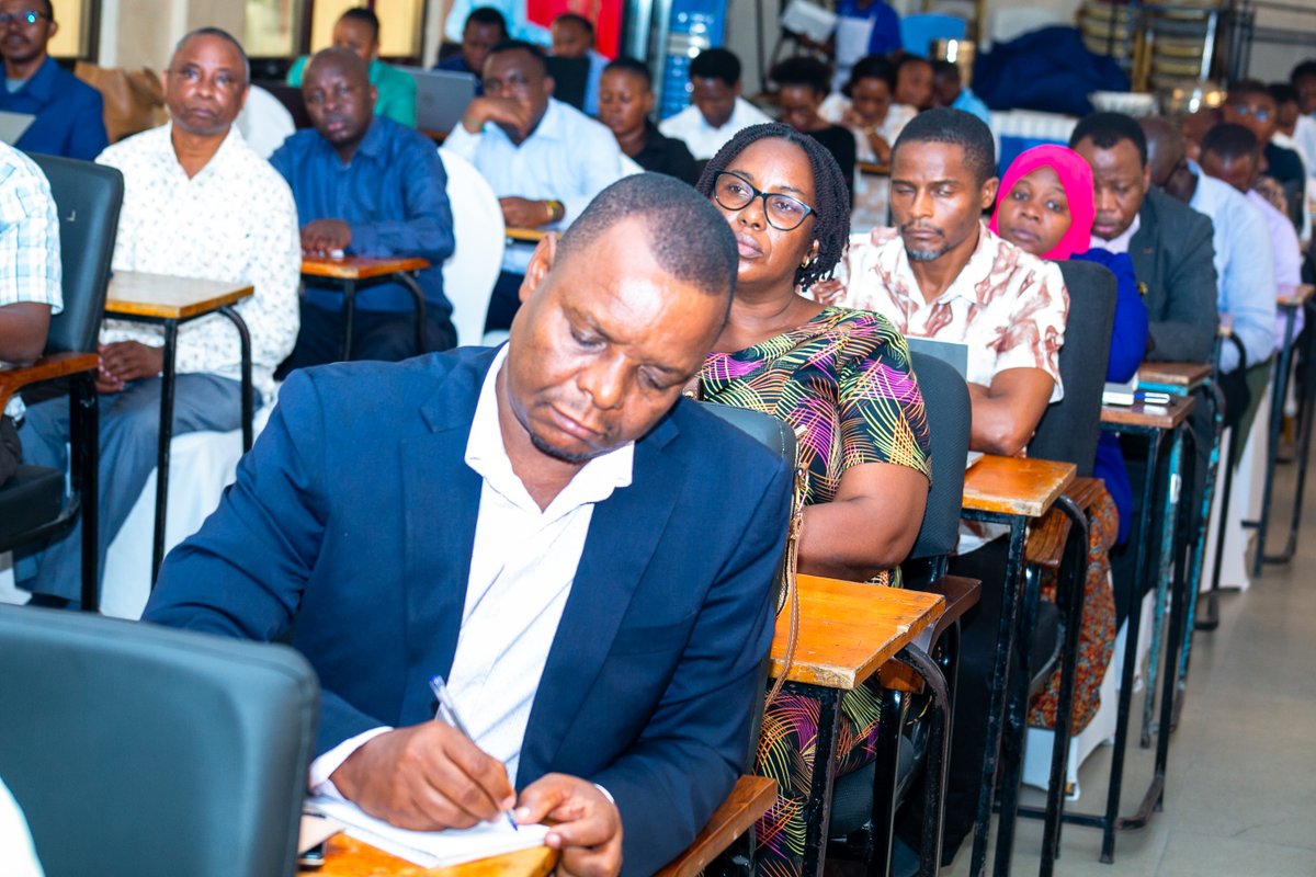 📚 CBE kimewakutanisha wadau kujadili na kuboresha mitaala ili iendane na mahitaji halisi ya soko la ajira. “Uwepo wenu hapa utasaidia kuboresha mitaala mbalimbali itakayotumika vyuoni ili kutatua changamoto zilizopoi katika soko la ajira.” – Prof. Lwoga.
#CBEforBusinessSuccess