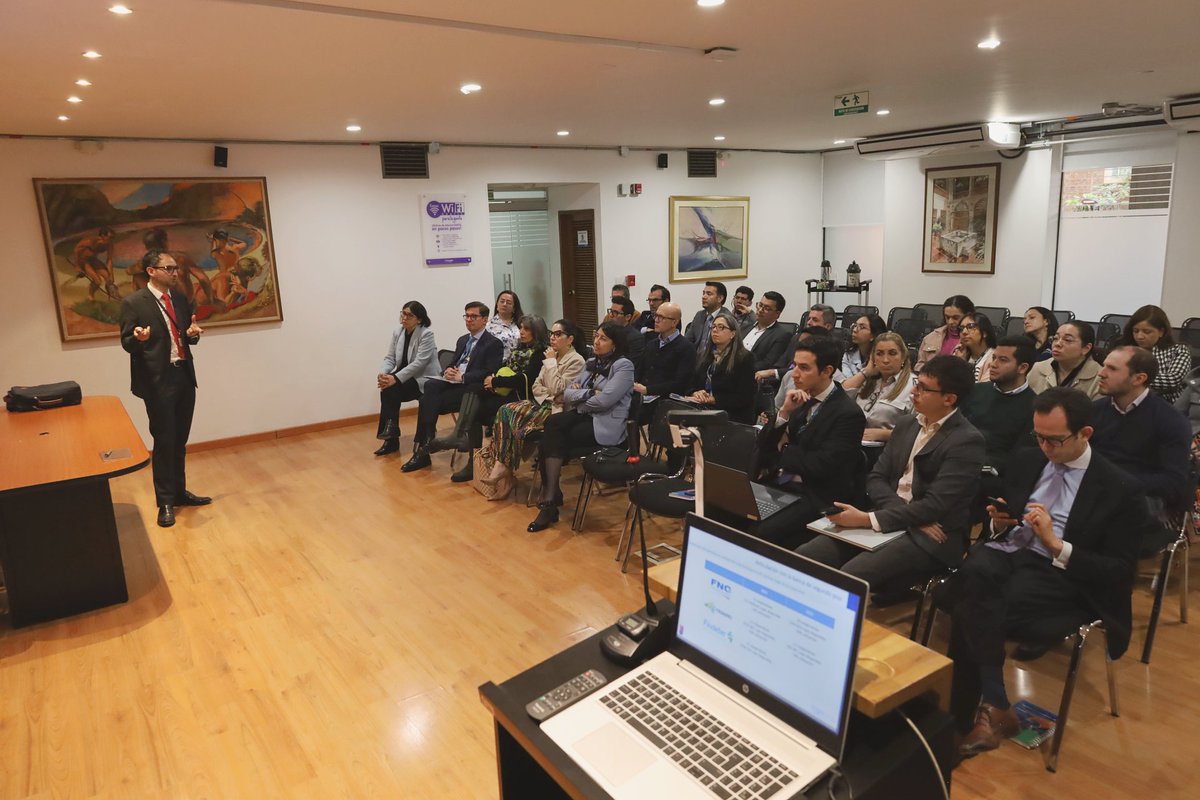 Fogafin's tweet photo. @Fogafin y @Fogacoop se reunieron para intercambiar perspectivas sobre el entorno económico y el monitoreo del sistema financiero y cooperativo, con el objetivo de fortalecer capacidades, generar sinergias como parte del diálogo técnico y académico clave para la estabilidad. https://t.co/mNlqS3ck9K