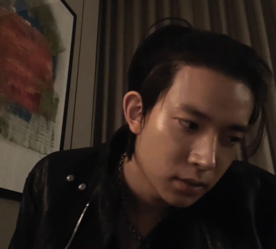 this heeseung look was on another level