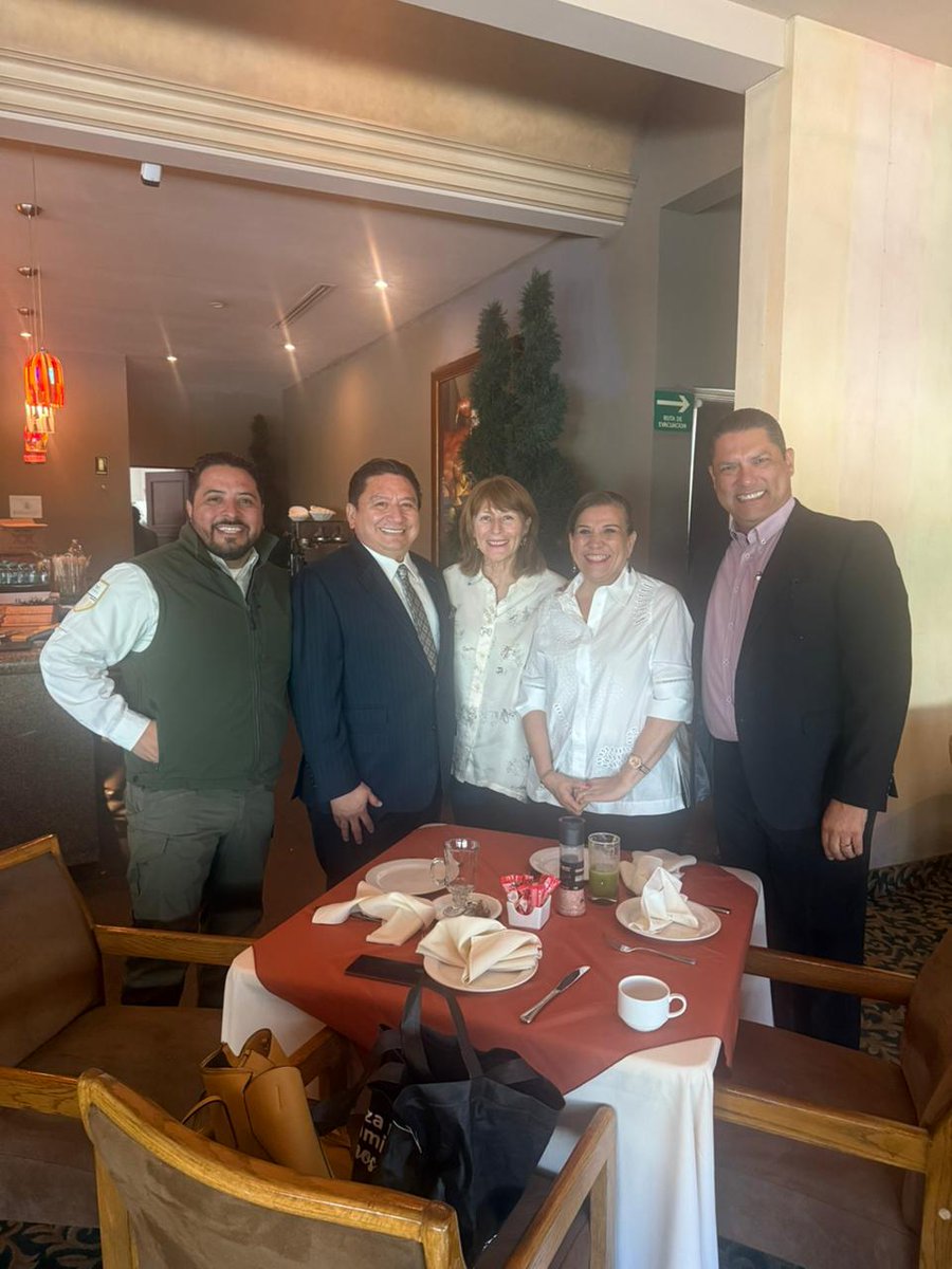 Tatiana Clouthier (@tatclouthier) on Twitter photo Desayunamos c la gran senadora <a href="/Judith_Diaz/">B. Judith Díaz D.</a> y saludamos a esta gran tercia. #VamosNL Desayunamos c la gran senadora <a href="/Judith_Diaz/">B. Judith Díaz D.</a> y saludamos a esta gran tercia. #VamosNL