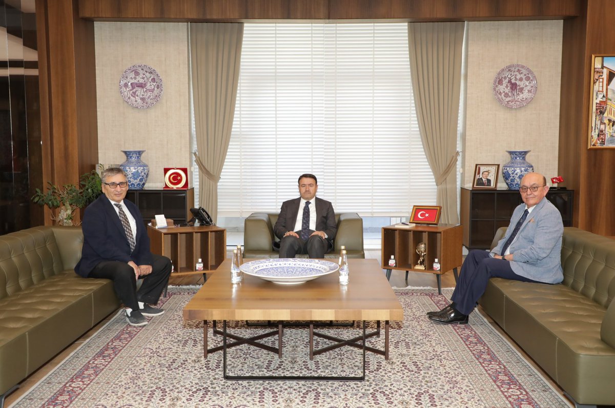 Valimiz Sayın Musa Işın, ÜNSA A.Ş. Yönetim Kurulu Başkanı Sayın Ahmet Ünal ve ÜNSA A.Ş. Genel Müdürü Sayın Emin Yüce’yi makamında kabul etti.