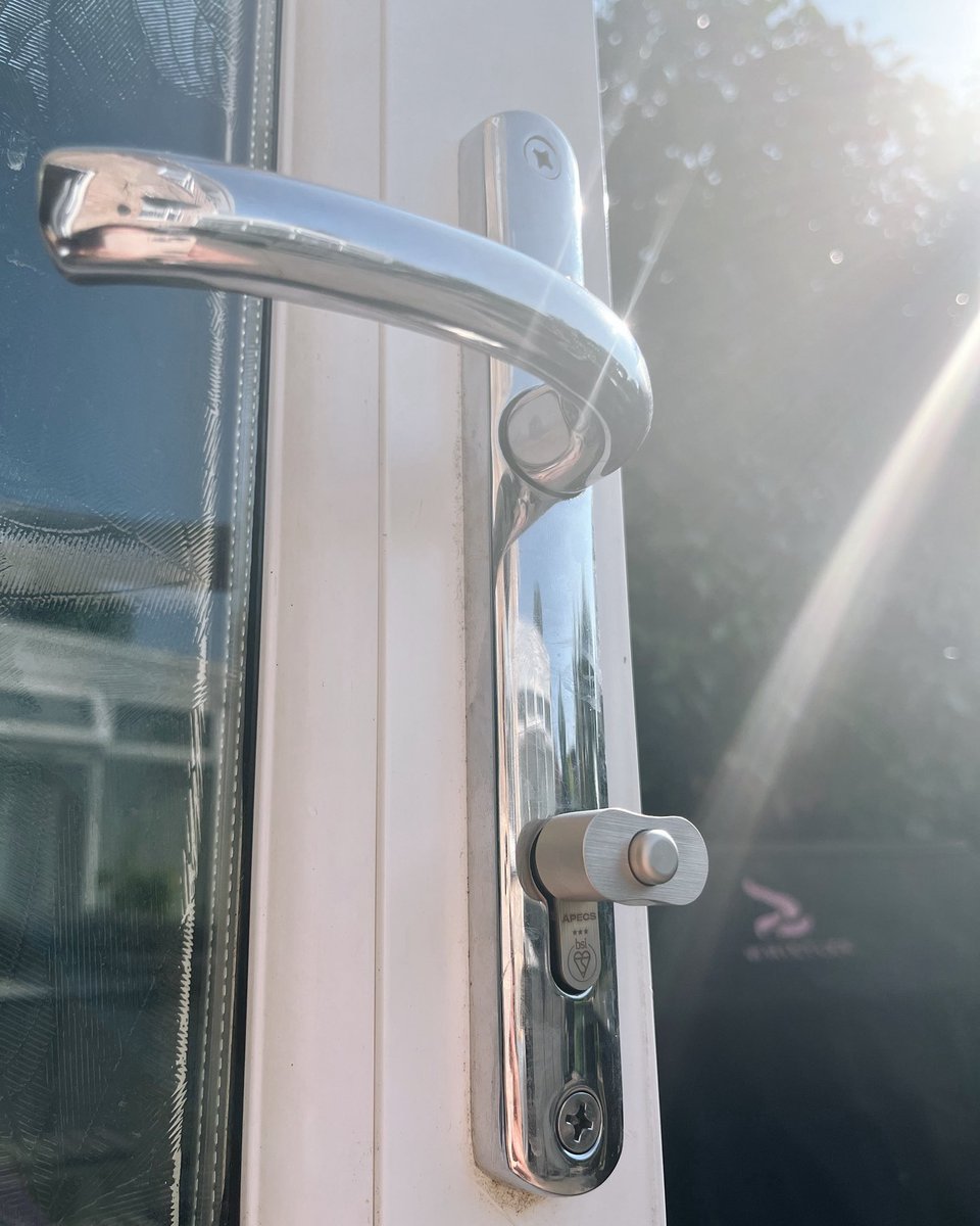 hamesandsons's tweet image. Big thanks to APECS for the speedy service! 🔐
Ordered 3 star diamond thumb turn cylinders yesterday — arrived today. Fitted, smooth, no more struggling with keys. Top quality 👌
#locksmith #APECS #HamesAndSons