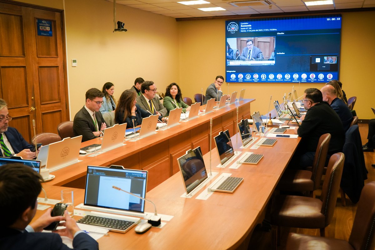 Subsec. de Relaciones Económicas Internacionales (@subrei_chile) on Twitter photo Ayer, la subsecretaria Claudia Sanhueza y el director de <a href="/inapichile/">INAPI</a>, Esteban Figueroa, expusieron en la Comisión de Economía de la <a href="/Camara_cl/">Diputadas y Diputados de Chile</a> sobre la protección y observancia de la propiedad intelectual, su inclusión en los acuerdos económicos-comerciales, entre otros aspectos. Ayer, la subsecretaria Claudia Sanhueza y el director de <a href="/inapichile/">INAPI</a>, Esteban Figueroa, expusieron en la Comisión de Economía de la <a href="/Camara_cl/">Diputadas y Diputados de Chile</a> sobre la protección y observancia de la propiedad intelectual, su inclusión en los acuerdos económicos-comerciales, entre otros aspectos.