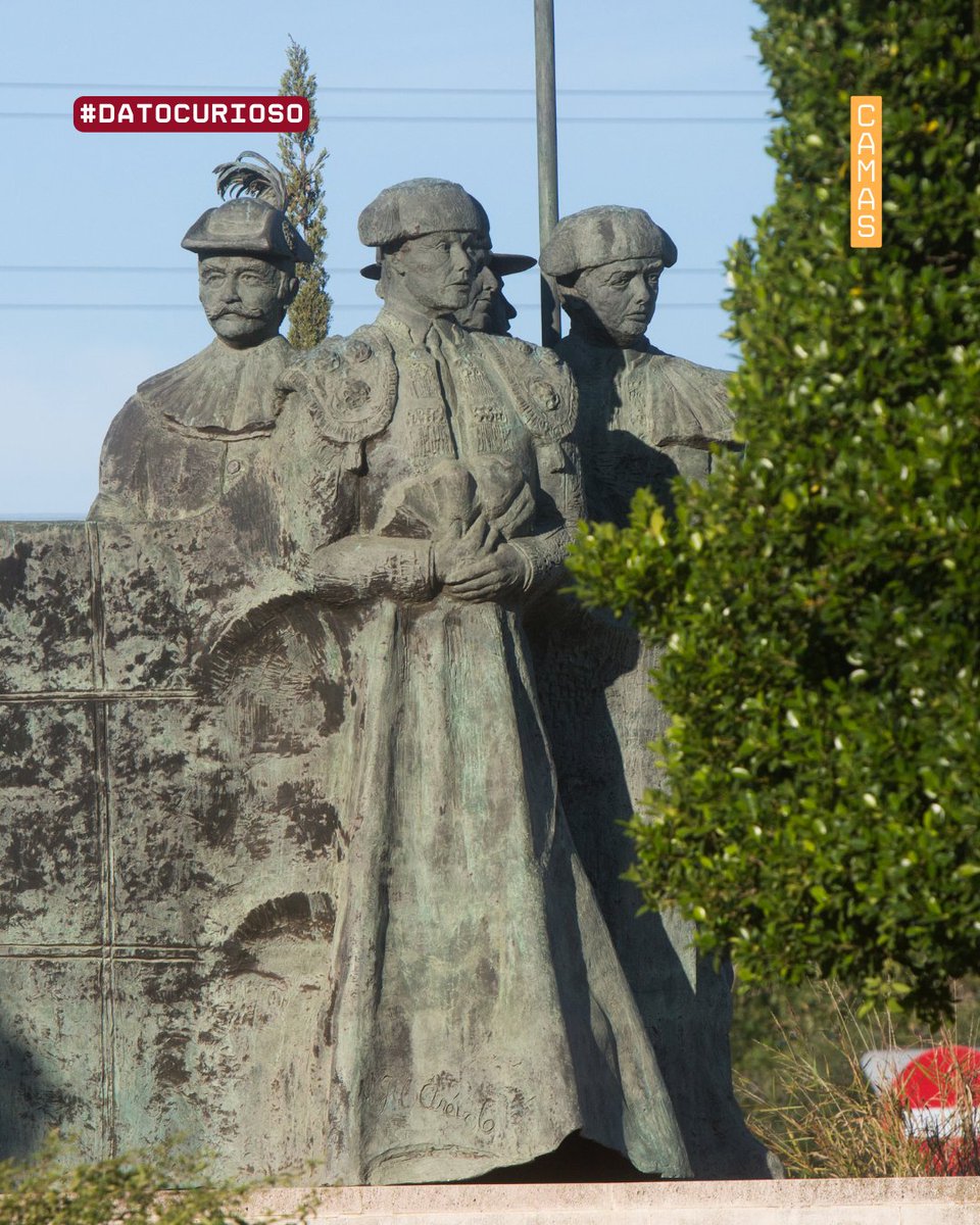 🔴 Dato curioso: En este monumento, las figuras representan toreros, un picador y un alguacilillo. La parte trasera simboliza la vida y la muerte con dos figuras femeninas en barco. Obra de Jaime Gil Arévalo inaugurada en 2002 que pesa 3000 kg.
¿Lo sabías? #datocurioso