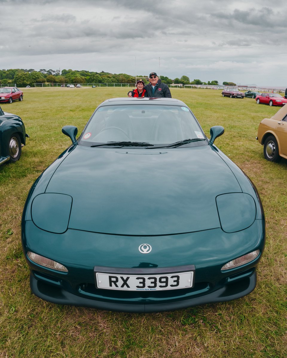 Nick_Baker777's tweet image. Random photo dump.
We decided at the last minute to go and take a look at a classic car show. Weather was appalling, we didnt turn up until half 2. By that point, almost everyone had left, so we got in for free.
No idea who tho couple in the photo are, other than they insisted…