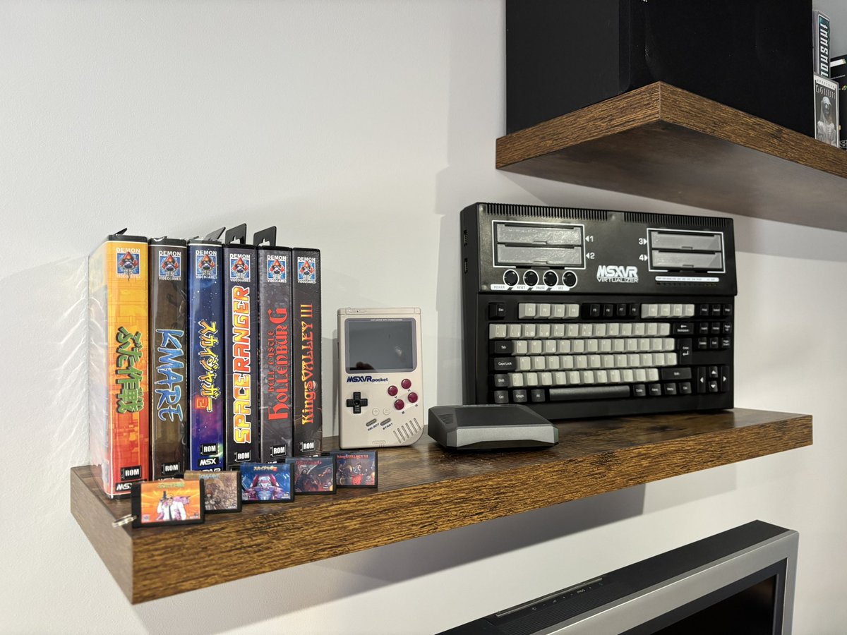 Víctor Llamazares (@vrmotor6) on Twitter photo La familia al completo (de momento 😅), #MSXVRVIRTUALIZER (negro,el que más me gusta 😁), #MSXVRPOCKET, #MSXVRQUANTUM y todos los juegos en formato físico para <a href="/msxvr_computer/">MSXVR Computer</a> (desarrollados por <a href="/DemonVideogames/">Demon Videogames</a> ) La familia al completo (de momento 😅), #MSXVRVIRTUALIZER (negro,el que más me gusta 😁), #MSXVRPOCKET, #MSXVRQUANTUM y todos los juegos en formato físico para <a href="/msxvr_computer/">MSXVR Computer</a> (desarrollados por <a href="/DemonVideogames/">Demon Videogames</a> )