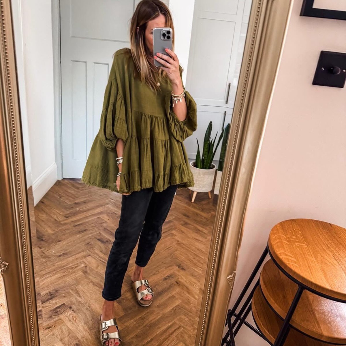 Discover what’s on offer in #Stockport. Linen tops are perfect for Spring at MOO BOU 😊 #MadeInStockport #PromoteStockport