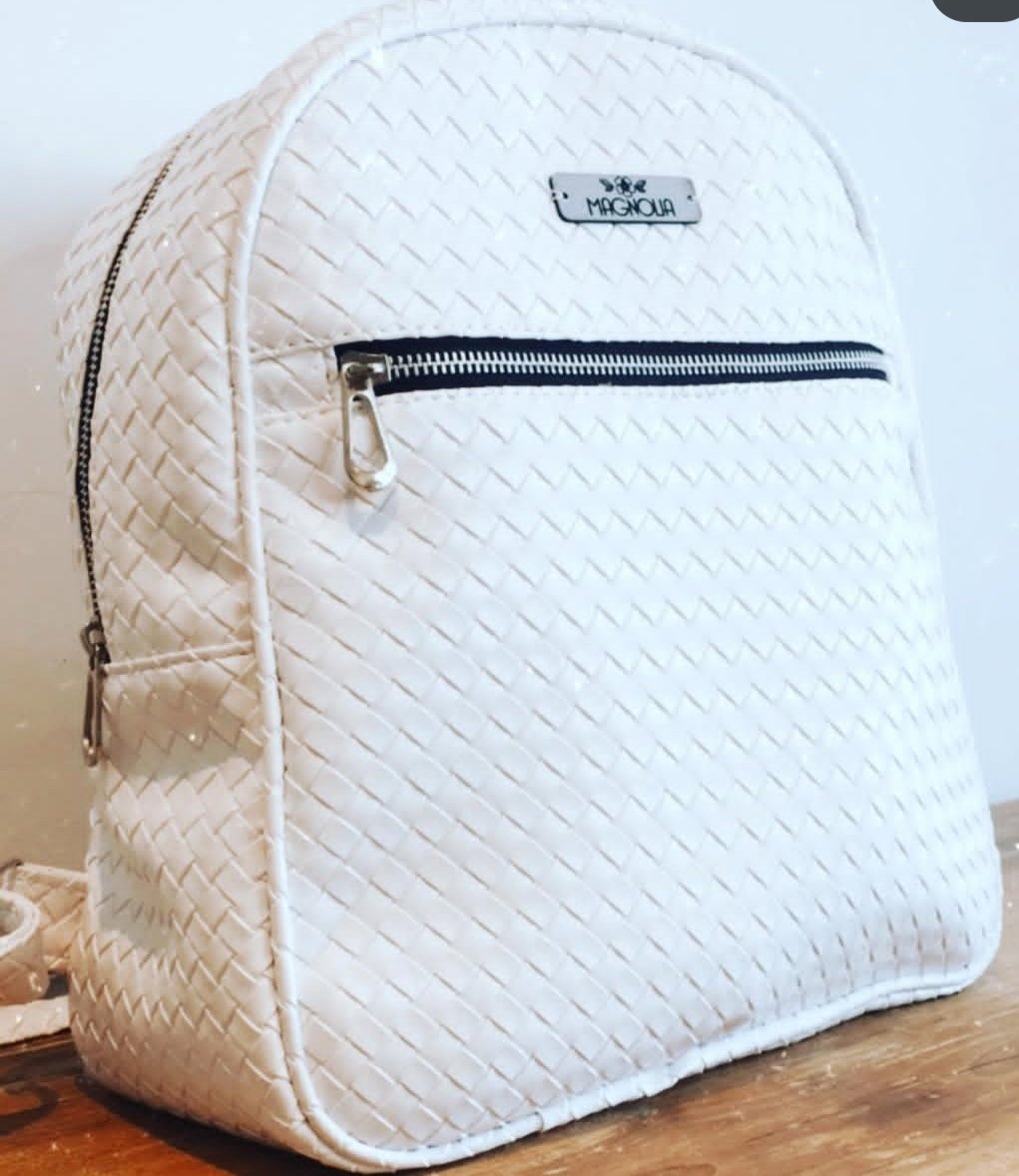 mnanuok's tweet photo. @evelyncarmona Paso publicidad de marca de carteras de mi novia en ig @mynameismicky_ https://t.co/UfftjhHsXA