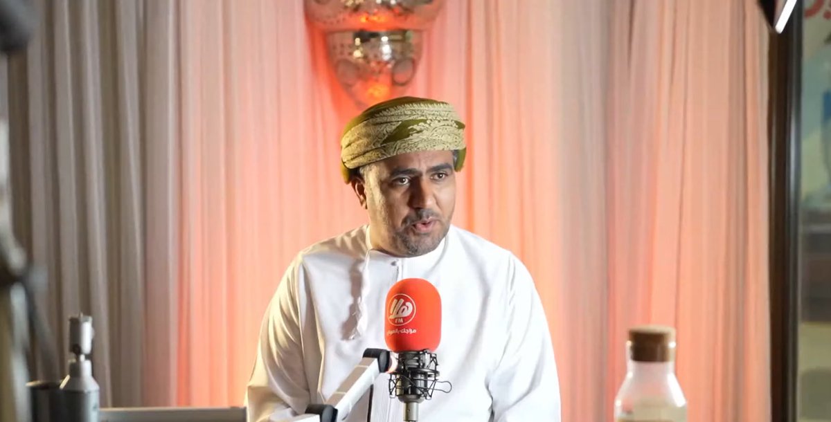 💬| أعتقد أن الشهادة العلمية في قادم الوقت ما راح تكون بالأهمية اللي موجودة حاليًا وسابقًا.

💬| فبالتالي، أنا أعتقد - وهذه وجهة نظري - أن الخبرة ما بعد المستوى العالي من التأهيل تكون أكثر قيمة، إذا كان المستوى الأدنى من التأهيل موجود.

💬| إذا تقول لي: وين ترجّح؟
أقول لك: طبعًا،