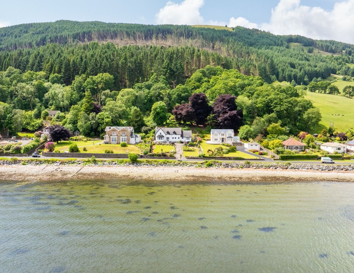 robbresidential's tweet photo. For Sale - Haldur, Dunoon 

A beautifully finished detached family home, which offers light and bright accommodation and spectacular panoramic views.

| 🛏️ 7 Bed | 🛁 4 Bath |

O/O - £465,000

For further information,
📞: 0141 225 3880 
🔗: https://t.co/H8mf38uJM4

#RealEstate https://t.co/uBDR5sJnTi