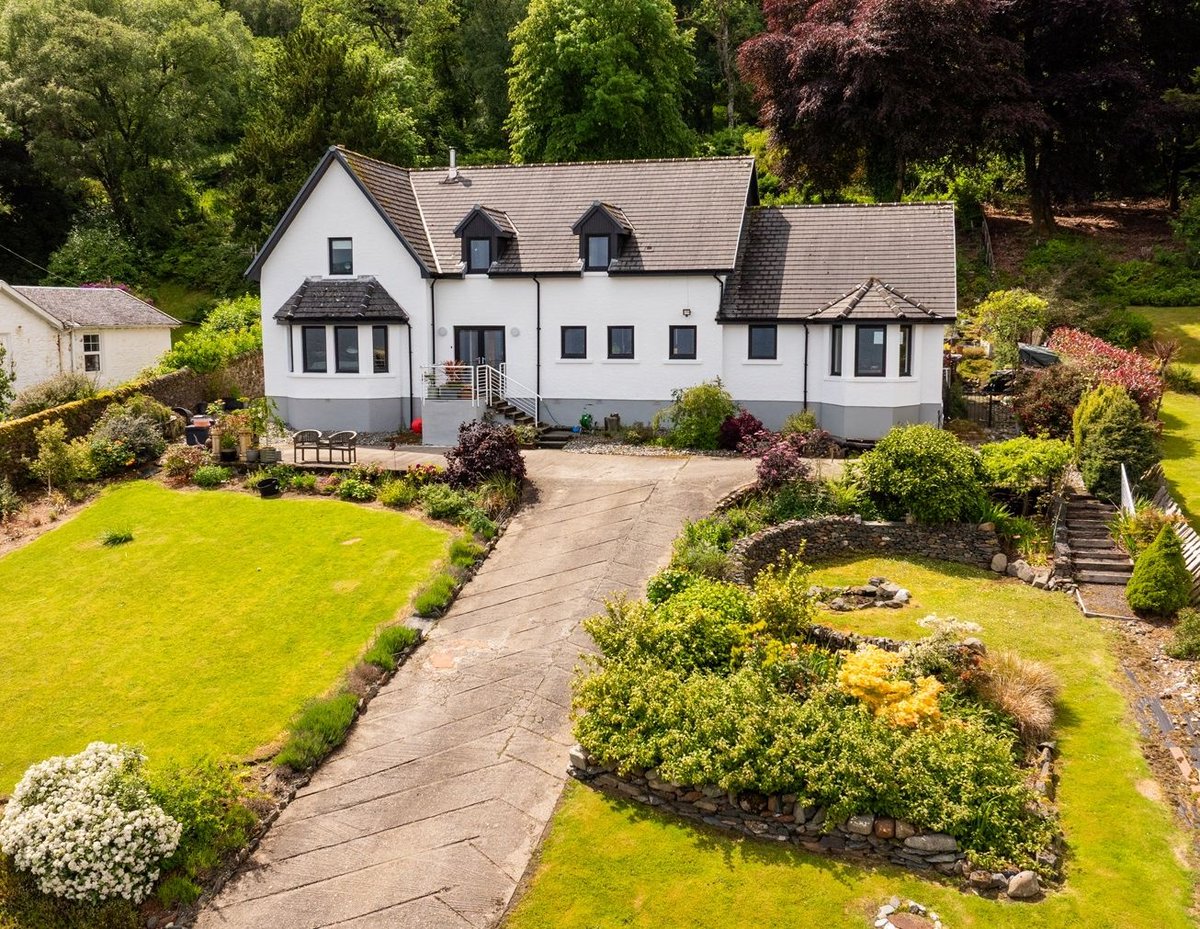 robbresidential's tweet photo. For Sale - Haldur, Dunoon 

A beautifully finished detached family home, which offers light and bright accommodation and spectacular panoramic views.

| 🛏️ 7 Bed | 🛁 4 Bath |

O/O - £465,000

For further information,
📞: 0141 225 3880 
🔗: https://t.co/H8mf38uJM4

#RealEstate https://t.co/uBDR5sJnTi
