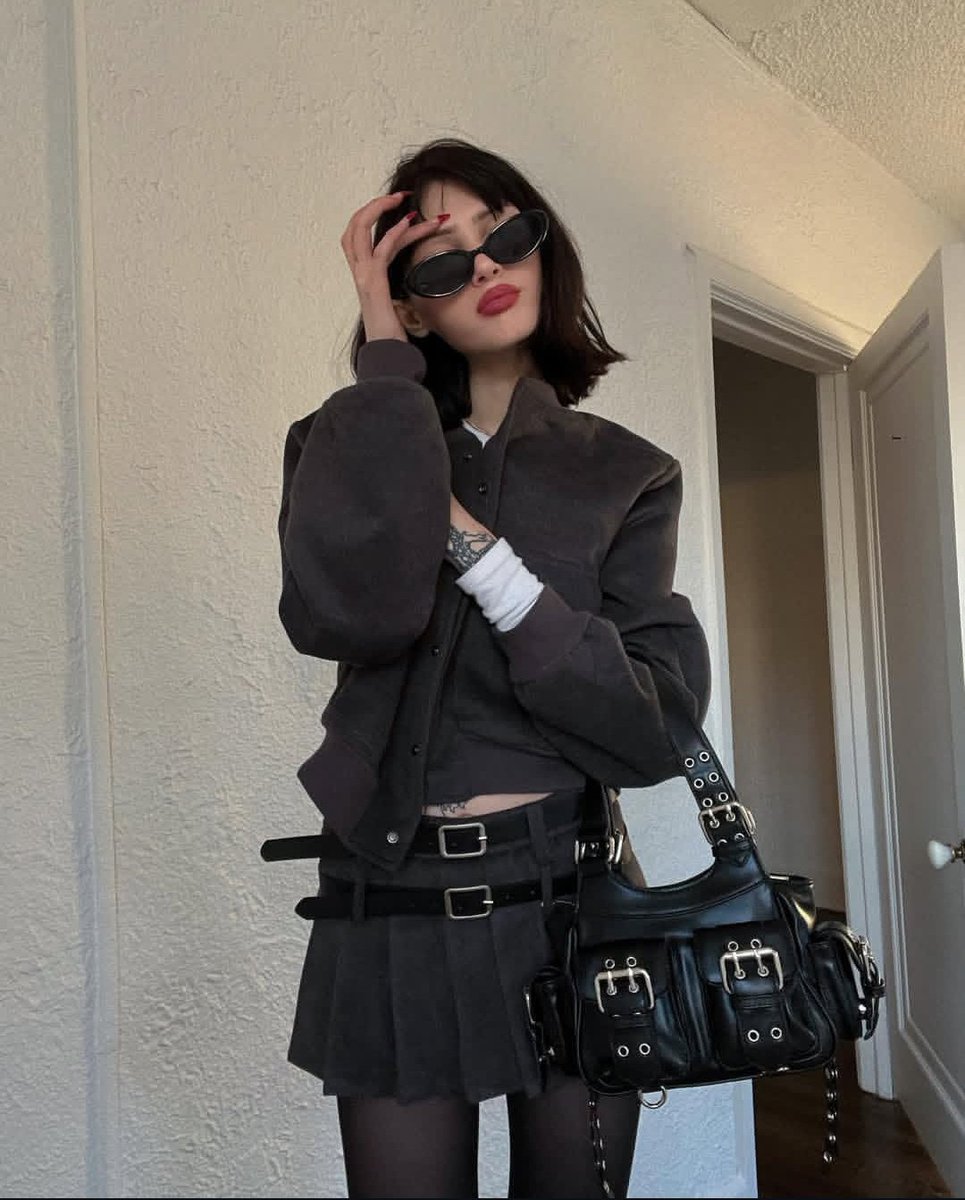 psnsbite's tweet image. .   ✧   ͒⠀𝗚𝗥𝗢𝗨𝗧𝑓𝑖𝑡⠀ര      🐈‍⬛     ゚    ࣪     зачет по истории магии в кармане, следующая на очереди трансфигурация. уставшая, но красивая иду пить кофе и продолжать готовить номер на бал.