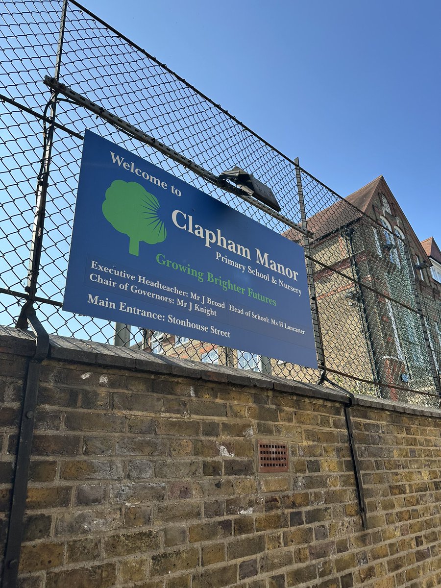 LaRetraiteSW12's tweet image. Lovely to be @ClaphamManor primary this afternoon to talk about our open day on the 9th July #opendays #community