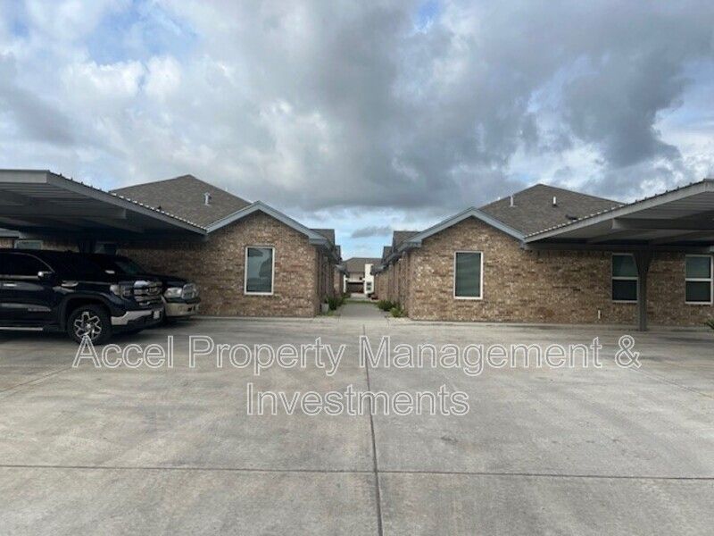 Alton apartment deal! 2 bedroom, 2 bathroom unit w/ granite finishes, appliances, tile floors &amp; water included. Move in by June 30th = 1st month FREE! $850/mo. Request a Viewing for 825 S. Mississippi St., D buff.ly/n1nb1om