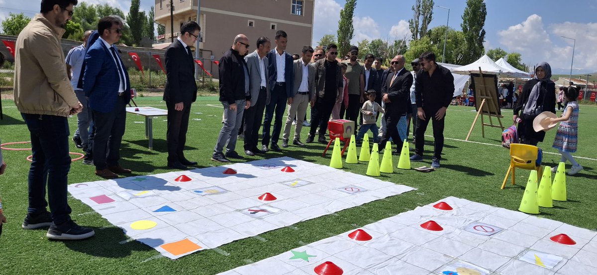 4.Geleneksel Diyadin Çocuk Şenliği 17-19 Haziran tarihleri arasında planlandı. Şenlikte çocuklarımızın doya doya vakit geçirmeleri için çeşitli etkinlikler ve oyunlar oynatılmaktadır.
<a href="/tcmeb/">Millî Eğitim Bakanlığı</a>
<a href="/agrimem/">AĞRI MEM</a>
<a href="/hasan_kokrek/">Hasan Kökrek</a>
<a href="/Diyadin004/">DİYADİN KAYMAKAMLIĞI</a>
<a href="/remzi0479/">Remzi Işık</a>