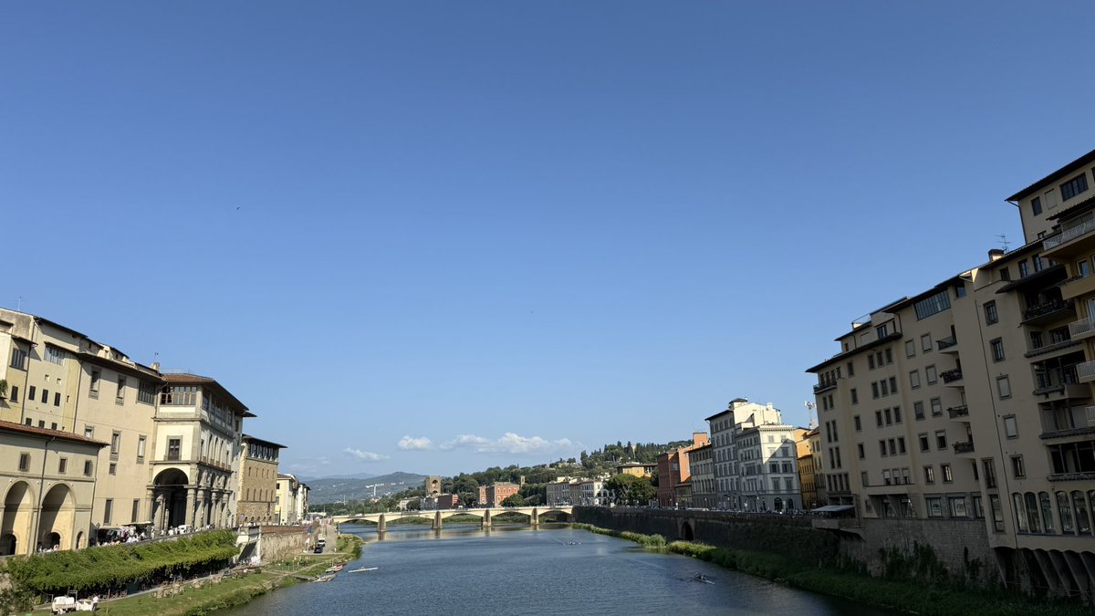 The out-of-office tweet. Do hesitate to contact me. 

📍 Florence, Italy 🇮🇹