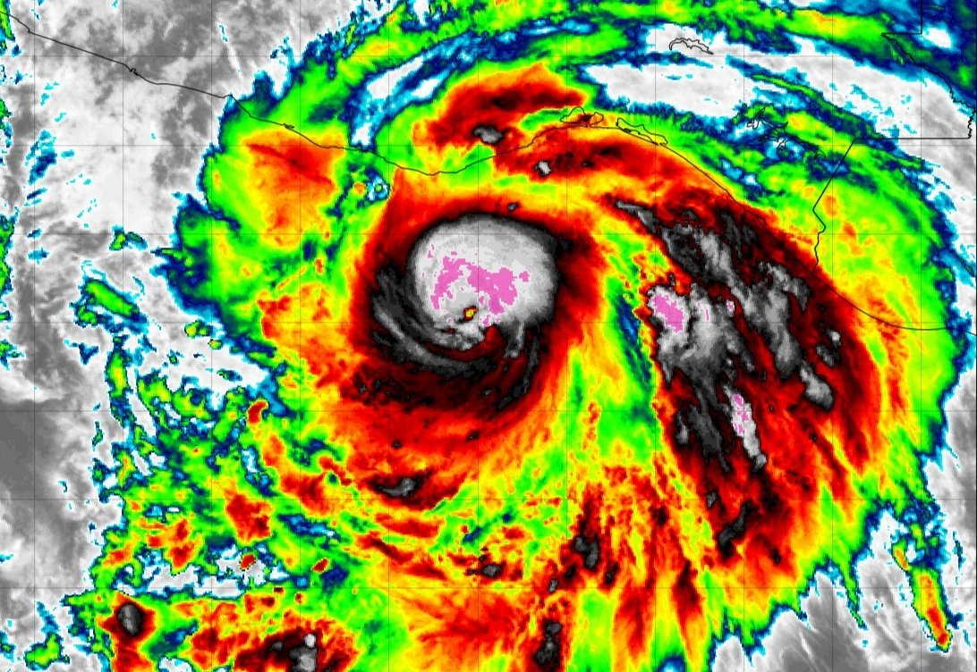 Dicht vor der mexikanischen Pazifikküste verstärkt sich derzeit der Hurrikan ERICK, der bereits am Donnerstag auf Land trifft. Es drohen erhebliche Schäden.

unwetteragentur.de/hurrikan-erick…

#Erick #Hurrikan #Mexiko