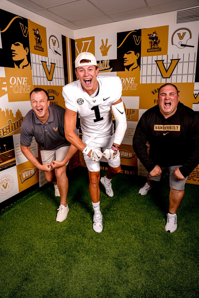 t_riley5's tweet image. Awesome time in Nashville last weekend on my OV to Vandy! Huge thanks to all the coaches and staff! @VandyFootball @Coach_Lea @Coach_Flaherty @coachj_lepak @bellalepak @TimBeckFB