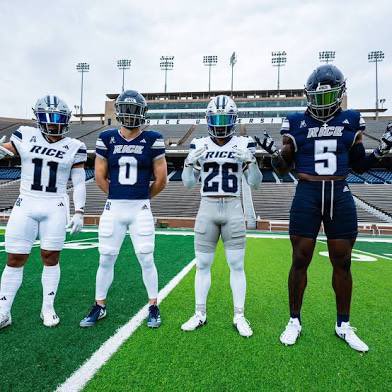 JadenCross21's tweet image. I can’t wait to be @RiceFootball this evening!! @CoachWilson_ @_Coach_Hof @Scott_AbellFB @FootballSvale