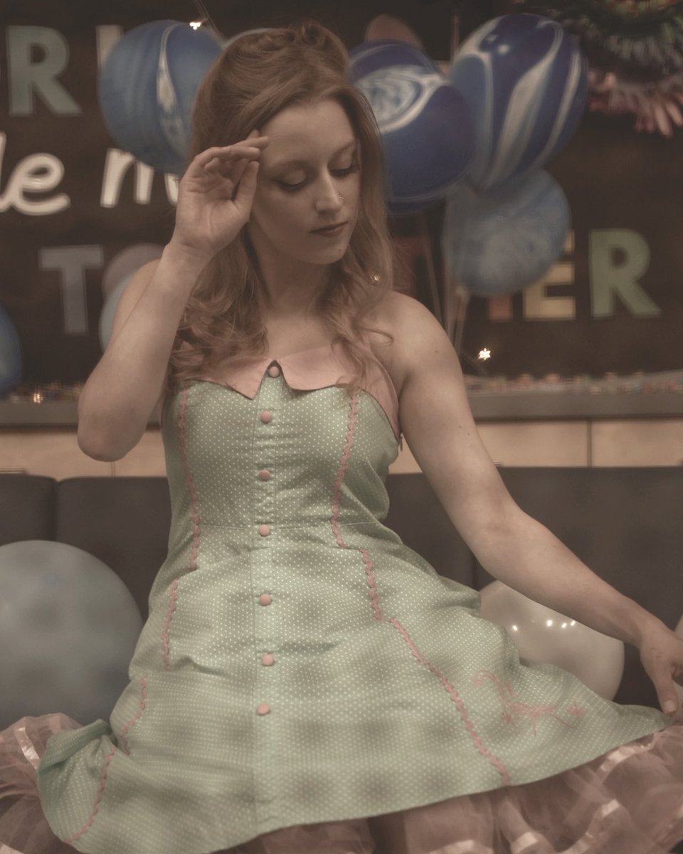 Chin up the world deserves to see you smile😁💗

📸 <a href="/SaiCrewe/">Saible Crewe</a> 
👗 @misscherryvanillasarsaparilla  

#victoryrolls #vintage #retro #vintageaesthetic #retroaesthetic #yyc #calgary #alberta #abmusic #canadian #canadianmusic #albertamusic #countrymusic #newmusic