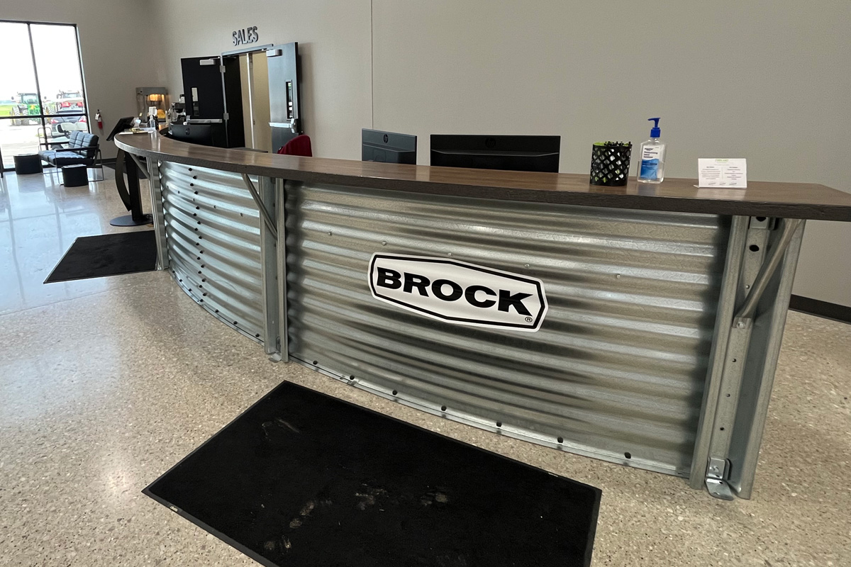 Grain bins in the field? Classic. Grain bins in the office? Solid!

Check out this incredible custom desk made from a Brock bin—on display in the main lobby at TRULAND Equipment in Bluffton, Indiana.

Now that’s what we call BROCK SOLID®️ style!

#BrockSolid #TRULANDEquipment
