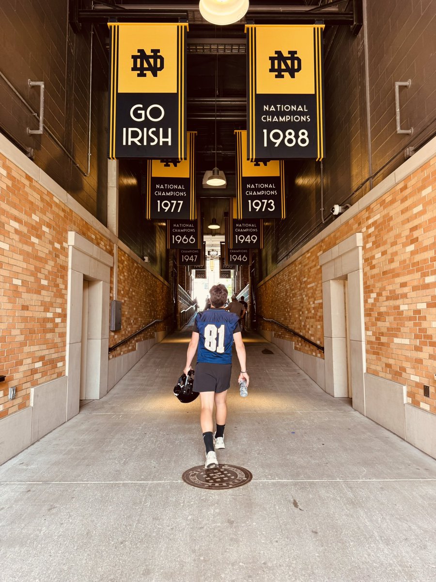 MaxElfvin4's tweet photo. Had a great day at the 6/16 Notre Dame football camp. The coaches were great and helped me improve my game. Got reps at tight end and wide receiver, and made a couple difficult catches. @FenwickCoachB @DeepDishFB @EDGYTIM @ODFBall @NDFootball https://t.co/vvP8Xy38f5