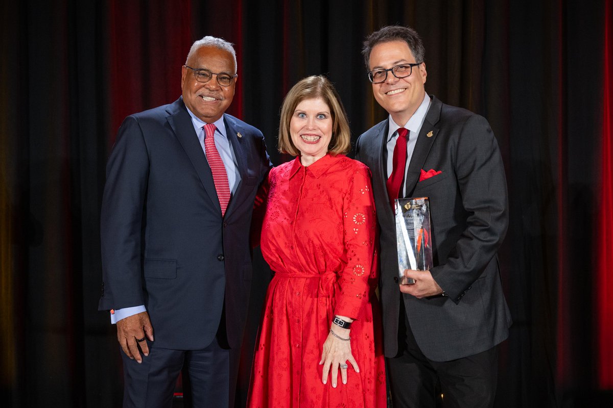 NancyatHeart's tweet image. What a joy to come together and celebrate these extraordinary @American_Heart volunteers and “Champions for Health and Hope” at the 2025 National Volunteer Awards. Their unwavering passion and dedication make it possible for us to bring health and hope to everyone, everywhere. It…