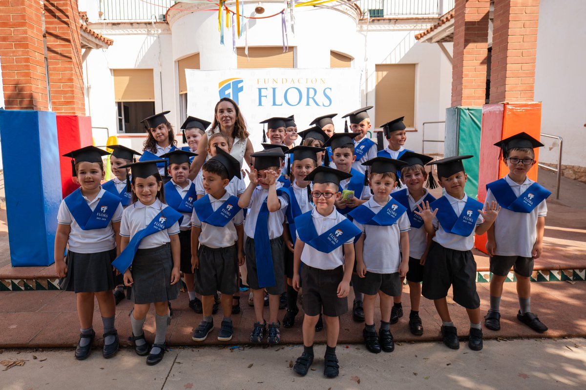 Fundación Flors (@fund_flors) on Twitter photo Muchas felicidades a la clase de #5años, que ya tienen sus Diplomas por su Graduación. Gracias a madres y padres, familiares, profes y maestros, a Ángel, Luis y Cayetano del grupo #Reciclaje y a <a href="/filmordie/">Natalia Guerrero</a> por las fotos. ¡Pronto, más imágenes!
#FundaciónFlors
#CalidadEducativa Muchas felicidades a la clase de #5años, que ya tienen sus Diplomas por su Graduación. Gracias a madres y padres, familiares, profes y maestros, a Ángel, Luis y Cayetano del grupo #Reciclaje y a <a href="/filmordie/">Natalia Guerrero</a> por las fotos. ¡Pronto, más imágenes!
#FundaciónFlors
#CalidadEducativa