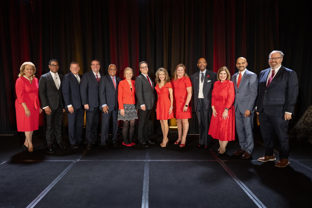 NancyatHeart's tweet image. What a joy to come together and celebrate these extraordinary @American_Heart volunteers and “Champions for Health and Hope” at the 2025 National Volunteer Awards. Their unwavering passion and dedication make it possible for us to bring health and hope to everyone, everywhere. It…