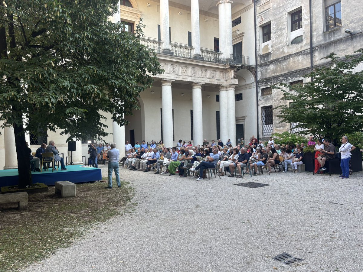 Vicenza. Nessuno si sente  tranquillo in questi tempi ma non siamo alla fine della storia. Ai giovani, ma a tutti, dico bisogna stare dalla parte della pace ora, bisogna muoversi. I sovranismi stanno distruggendo tutte le organizzazioni internazionali, portano alla guerra.