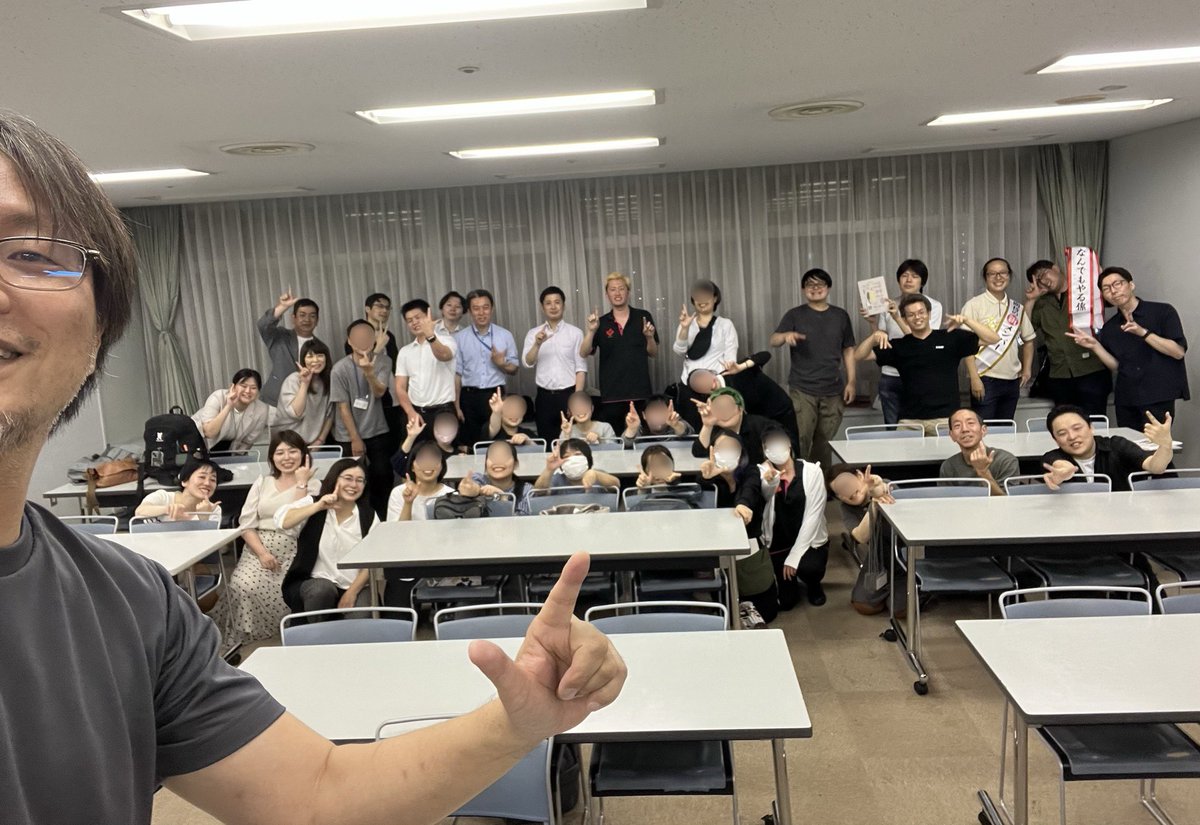 shimaya_ceo's tweet image. しまや出版は6月決算なんです。
という事で、来期に向けた経営計画発表会を実施。社内向けですのでなんちゃってな感じなんですけど、57年の歴史で初めて社外で"貸し会議室"借りて行いました。自社のことながら懇親会まで盛り上がってなかなか良い感じでした。
さて決算月、ラスト頑張ろ🐾