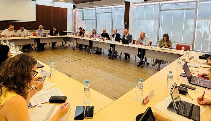 🌐🏛️ Agradecimiento, satisfacción y compromiso. Se suele abusar mucho del término “histórico” para describir momentos, pero días como el de hoy lo son, o al menos tienen pocos predecentes que yo haya vivido (y llevo trabajando en <a href="/SanidadCLM/">Sanidad CLM</a> desde 2006) 

🏥 💪 El primer