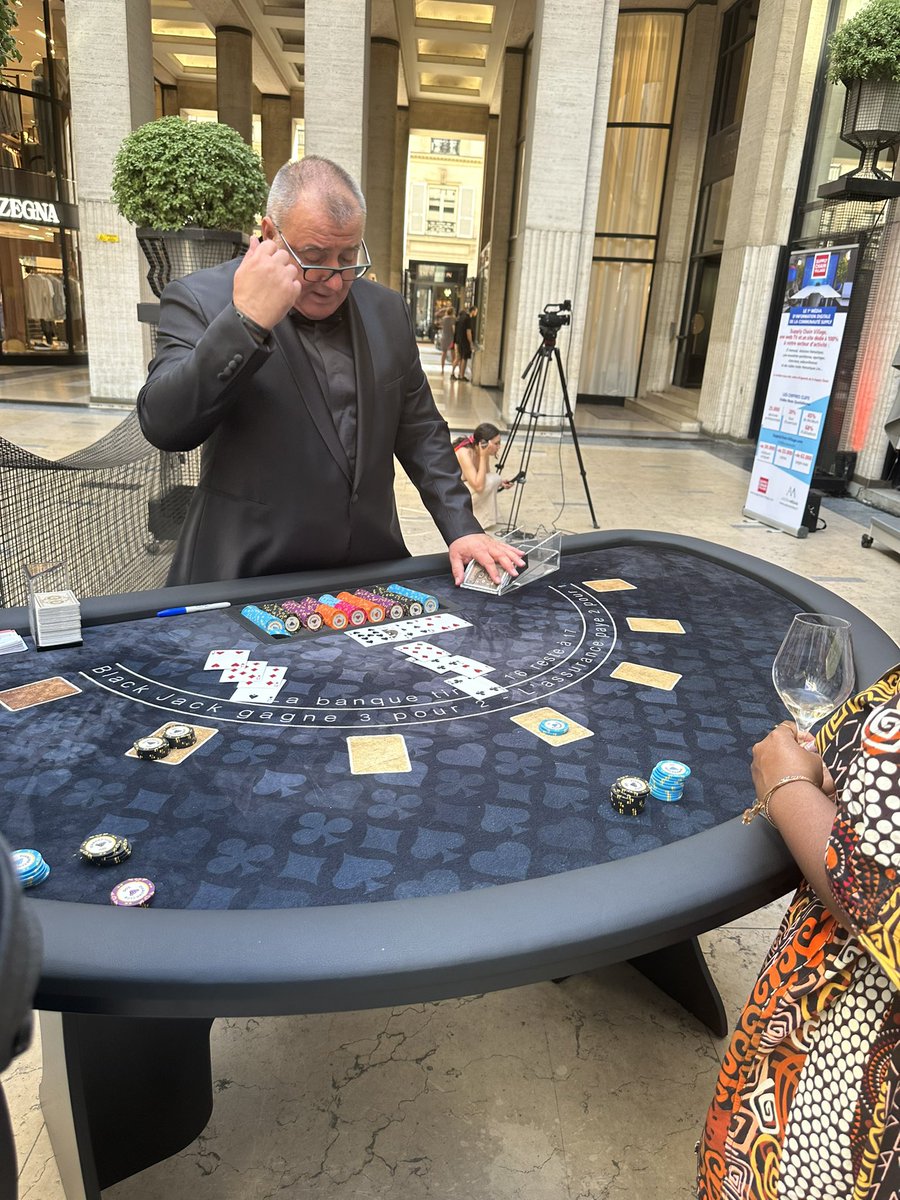 EOL (@eolreal) on Twitter photo 🃏Et même une table de BlackJack si vous êtes d’humeur joueuse ! #GalaSupplyChain <a href="/Agora_Managers/">Agora Managers Groupe</a> 🃏Et même une table de BlackJack si vous êtes d’humeur joueuse ! #GalaSupplyChain <a href="/Agora_Managers/">Agora Managers Groupe</a>