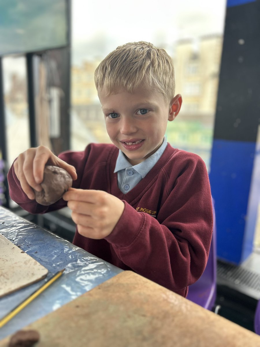 didyousayplay's tweet photo. P3/2 had a fantastic time at a clay sculpture workshop with @GlasgowGoMA . Such a beautiful space to visit. Our budding artists were able to identify visual elements they had learned about in the art work they observed. Thank you for having us #glasgow850 #GoMA https://t.co/V0QSnPpqog